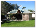 Mollymook Caravan Park - Mollymook: Camp kitchen and BBQ area