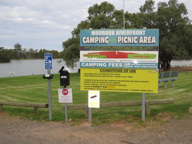Moorook Riverfront Camping - Moorook: Signage.