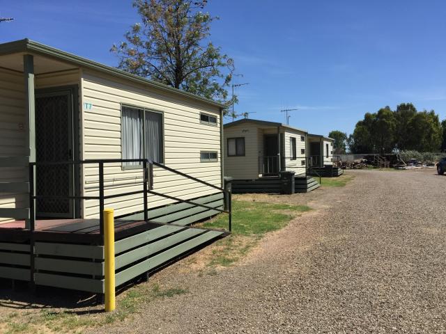 Acacia Gardens Caravan Park - Mooroopna: Cottage accommodation which is ideal for families, singles or groups.