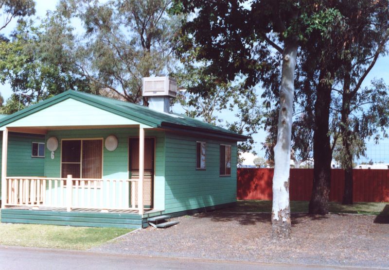 Gwydir Cara Park and Thermal Pools - Moree: Cottage accommodation, ideal for families, couples and singles