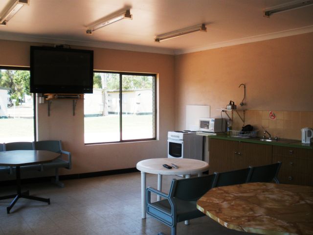 Gwydir Cara Park and Thermal Pools - Moree: Interior of camp kitchen and TV room