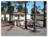Gwydir Cara Park and Thermal Pools - Moree: Sheltered outdoor BBQ