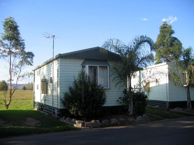 River Breeze Tourist Park - Moruya: Cottage accommodation ideal for families, couples and singles