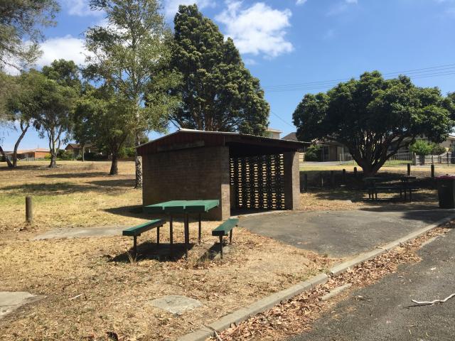 Princes Drive Rest Area - Morwell: Picnic table and shelter.