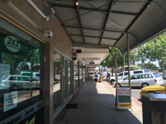 Princes Drive Rest Area - Morwell: Main street of Morwell