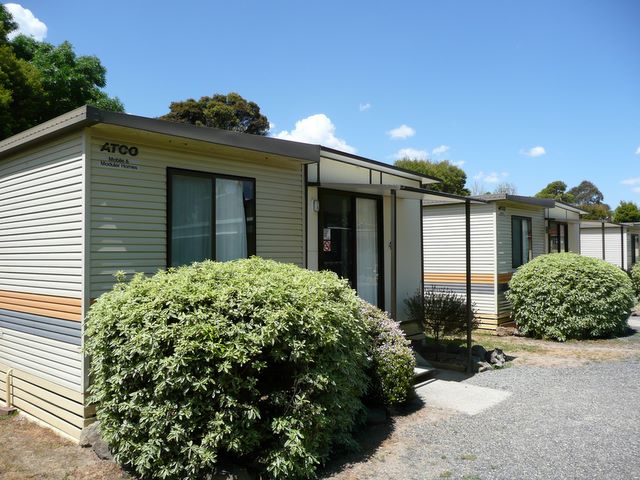 Moss Vale Village Caravan Park - Moss Vale: Budget cabin accommodation - these are very basic