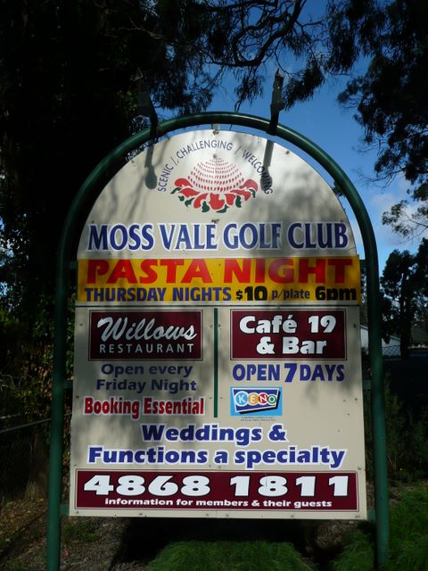 Moss Vale Golf Course - Moss Vale: Moss Vale Golf Course welcome sign