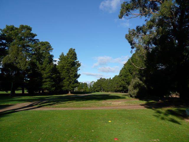 Moss Vale Golf Course - Moss Vale: Fairway view Hole 9