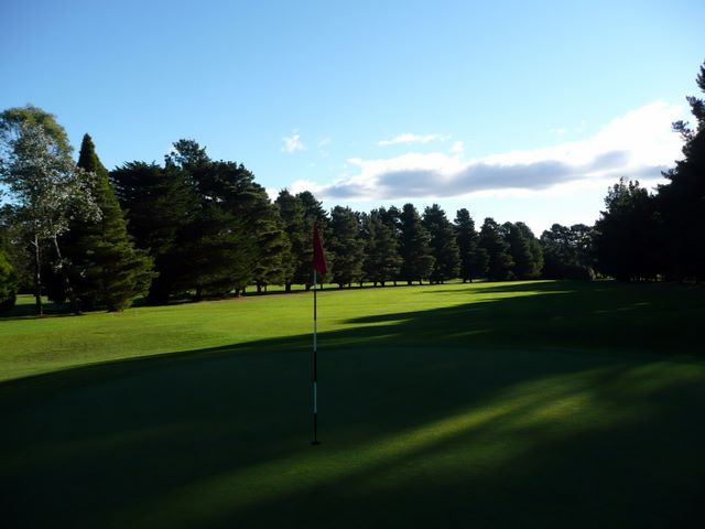 Moss Vale Golf Course - Moss Vale: Green on Hole 9 looking back along fairway