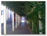 Moss Vale Railway Station - Moss Vale: Walkway at Moss Vale Railway Station