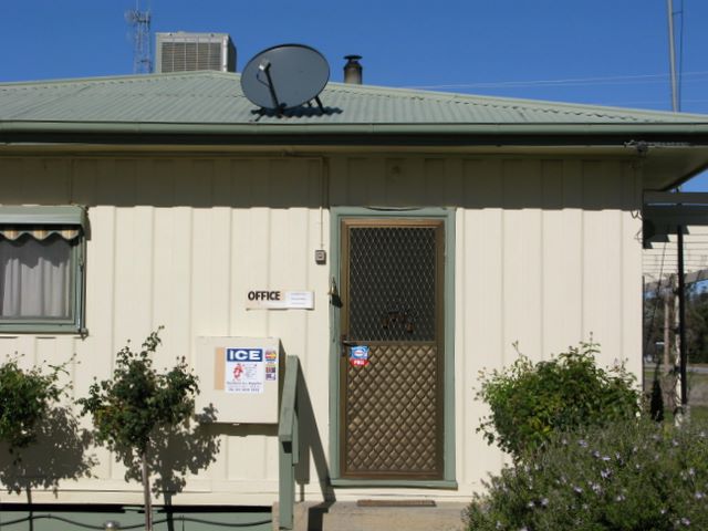 Moulamein Lakeside Caravan Park - Moulamein: Reception and office