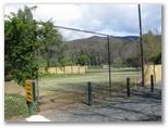 Mount Beauty Holiday Centre and Caravan Park - Mount Beauty: Tennis courts