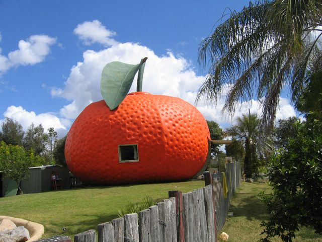 Citrus Country Caravan Village - Mundubbera: The Big Mandarin in Mundubbera