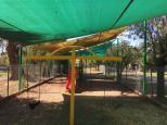 Murchison River Road Caravan Park - Murchison: Playground for children under the shade cloth to protect from the sun.