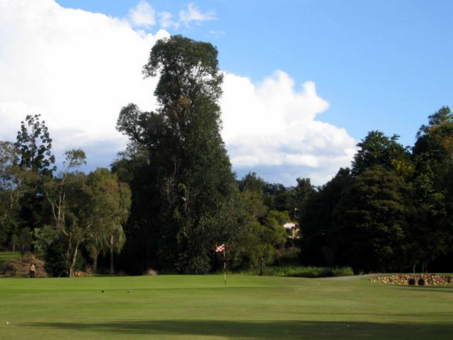 Murwillumbah Golf Club - Murwillumbah: Murwillumbah Golf Club Approach to the Green on Hole 3