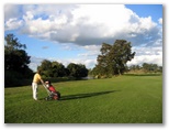 Murwillumbah Golf Club - Murwillumbah: Murwillumbah Golf Club - water along the length of the fairway