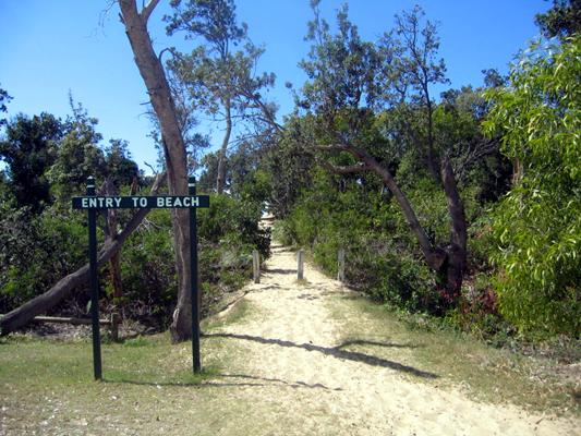 North Beach Caravan Park 2005 - Mylestom: Pathway to beach