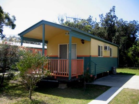 North Beach Caravan Park 2005 - Mylestom: Cottage accommodation, ideal for families, couples and singles