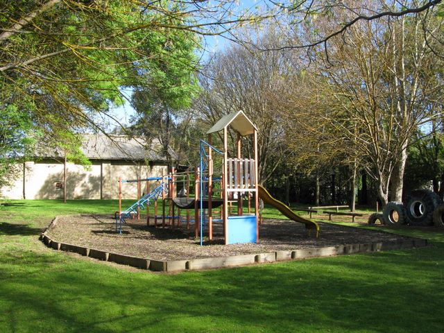 Arderns Caravan Park - Myrtleford: Playground for children.