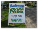 Arderns Caravan Park - Myrtleford: Ardern's Caravan Park welcome sign