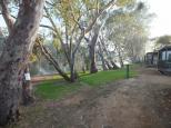 Nagambie Lakes Leisure Park - Nagambie: Cabins right on river front.
