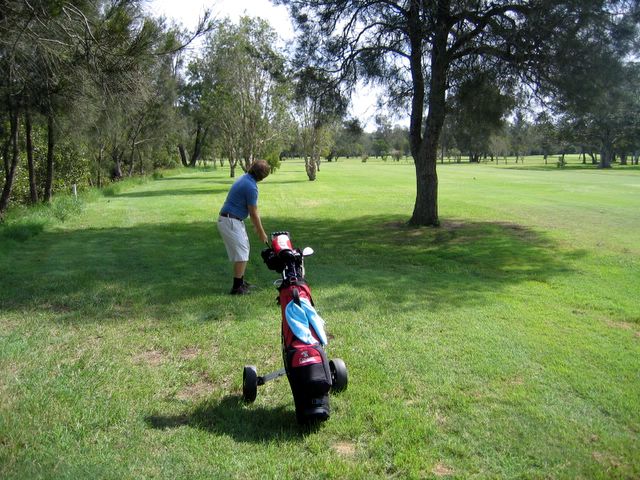 Nambucca Heads Island Golf Course - Nambucca Heads: River and trees run along the left side of the fairway