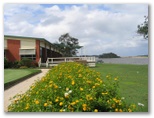 Nambucca Heads Island Golf Course - Nambucca Heads: View of Club House and river