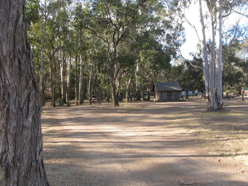 Tipperary Flat Park - Nanango: Gravel roads - entry and exit is easy.