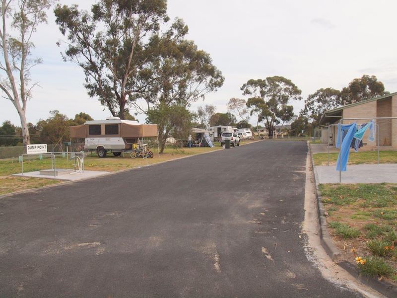 Naracoorte Holiday Park - Naracoorte: Powered sites for caravans