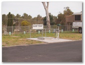 Naracoorte Holiday Park - Naracoorte: Dump point is easy to get at with hand washing facilities as well.