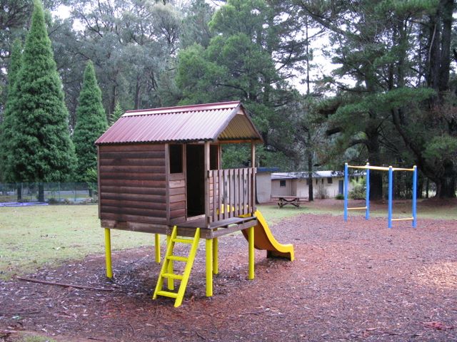 Black Spur Motel & Caravan Park - Narbethong: Playground for children