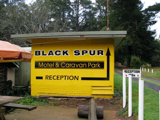 Black Spur Motel & Caravan Park - Narbethong: Black Spur Motel & Caravan Park welcome sign
