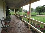 Narromine Tourist Park - Narromine: Shady verandah
