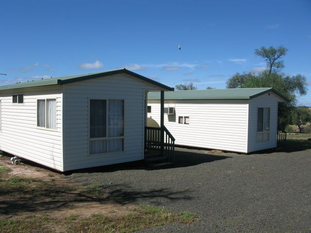 Natimuk Lake Caravan Park - Natimuk: Cottage accommodation, ideal for families, couples and singles