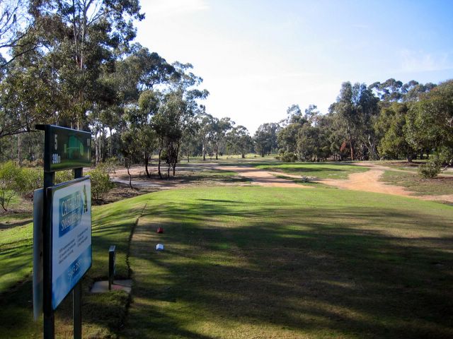 Neangar Park Golf Course - Bendigo: Fairway view Hole 5