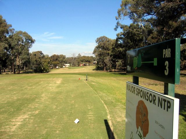 Neangar Park Golf Course - Bendigo: Fairway view Hole 7