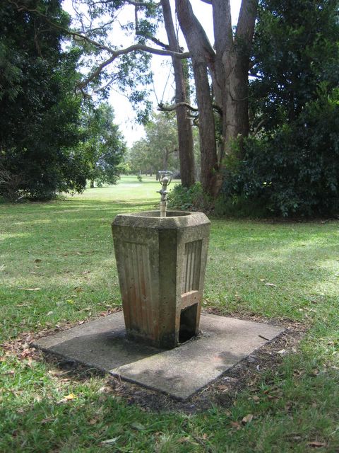Nelson Bay Golf Course - Nelson Bay: Rustic cement water bubbler
