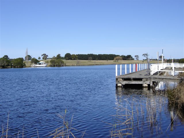 Lakes Bushland Caravan Park - Nicholson: Nicholson River