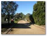 Nicholson River Holiday Park - Nicholson River: Good gravel roads within the park
