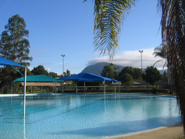 Nimbin Crystal Tourist Park - Nimbin: Nimbin swimming pool is adjacent to the park