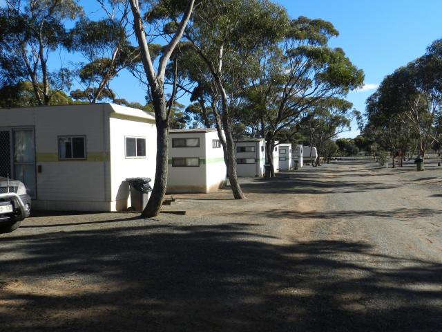 Gateway Caravan Park - Norseman: Cabins