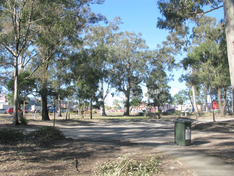 Nowra South Rest Area - Nowra: Gravel roads throughout