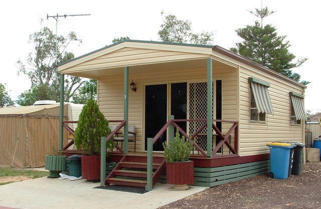Numurkah Caravan Park - Numurkah: Cottage accommodation, ideal for families, couples and singles