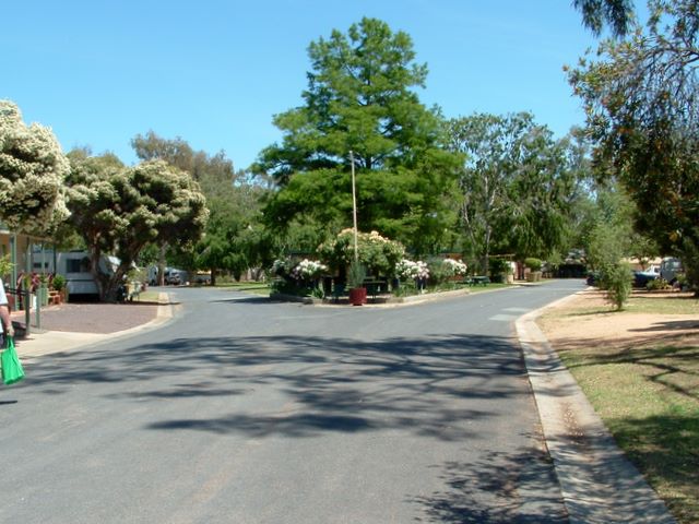 Numurkah Caravan Park - Numurkah: Good paved roads throughout the park
