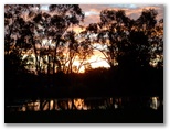 Numurkah Caravan Park - Numurkah: Sunset over the river