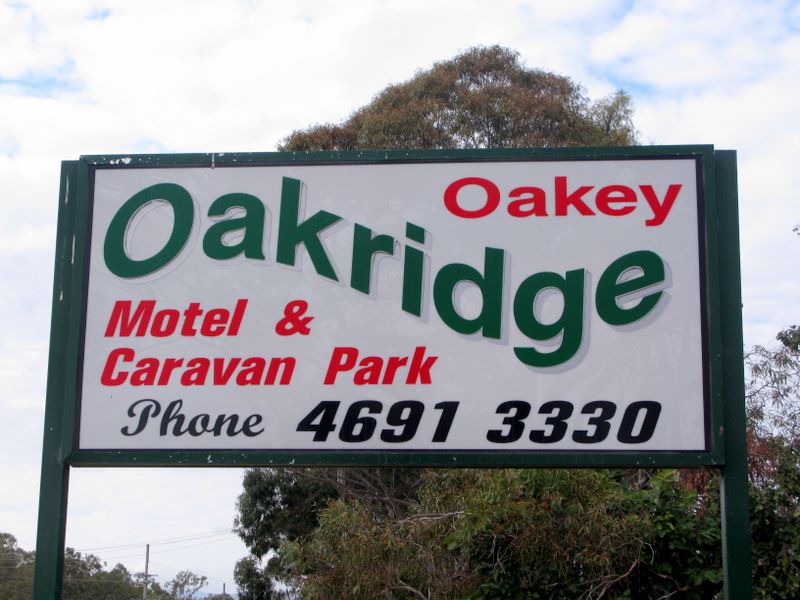 Oakridge Motel and Caravan Park - Oakey: Welcome sign