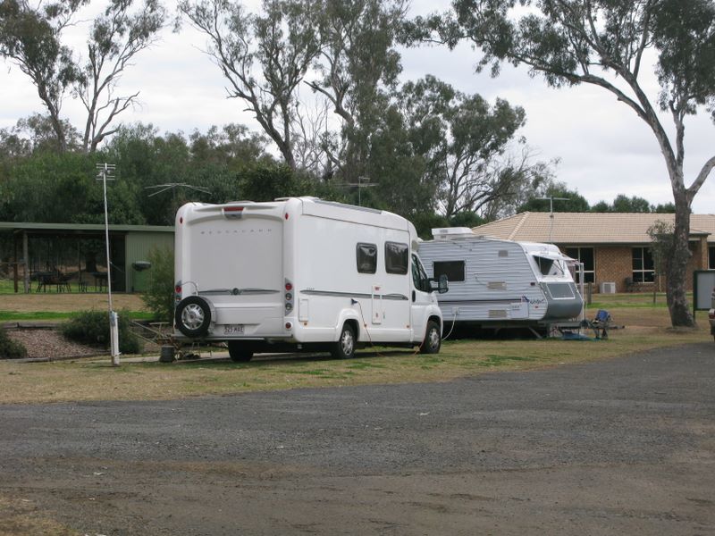Oakridge Motel and Caravan Park - Oakey: Powered sites for caravans and motorhomes