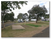 Oakridge Motel and Caravan Park - Oakey: Drive through powered sites for caravans