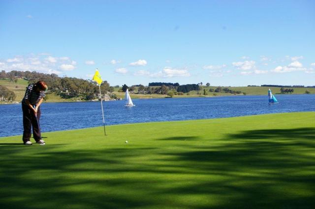 Jenolan Caravan Park - Oberon: Enjoy 18 holes at Oberon Golf Course ....