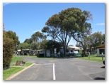 Riverview Family Caravan Park - Ocean Grove: Plenty of room for parking to check in.